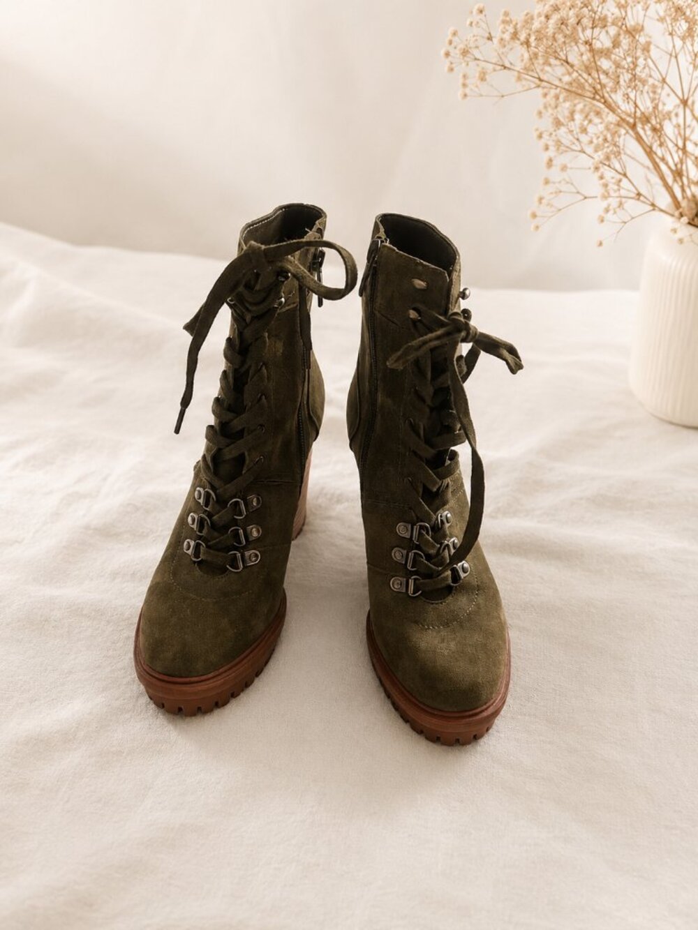 Vince Camuto Emerson Olive Green Suede Lace-Up Combat Block Heel Boots Size 8